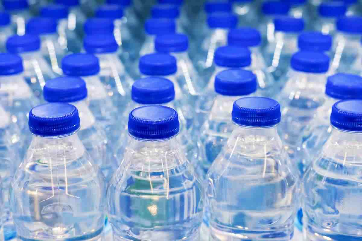 Acqua acqua minerale allarme