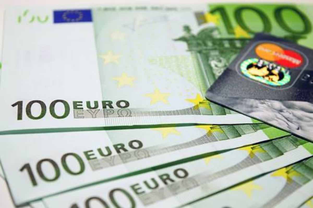 Euro stipendio soldi