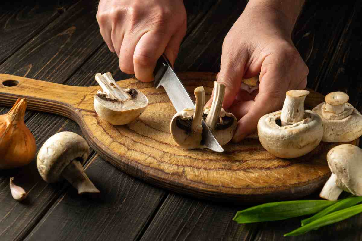 come tagliare gli champignon