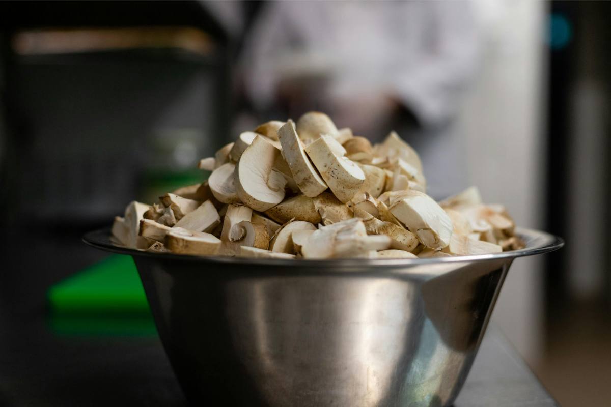 come tagliare gli champignon