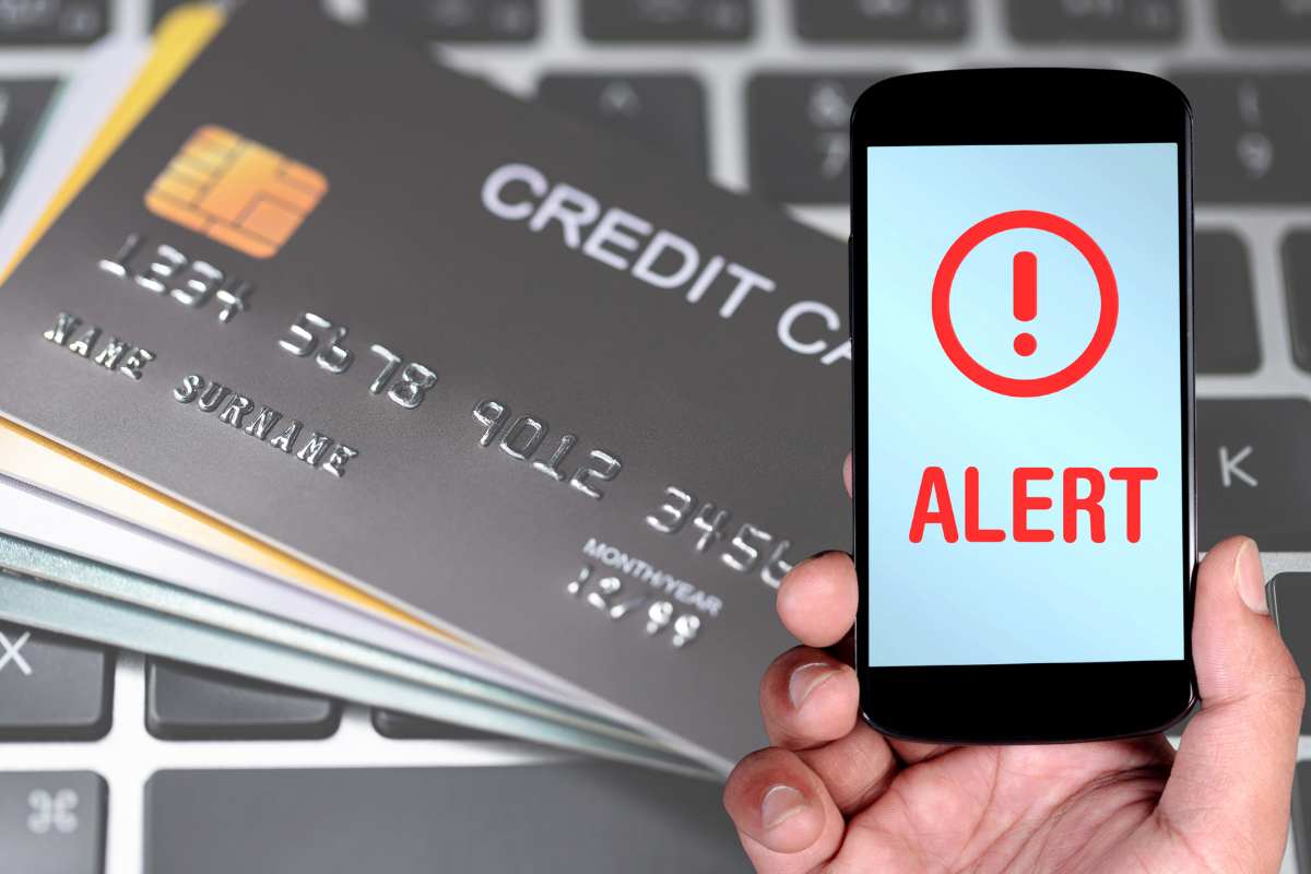 messaggio alert smartphone e carte credito