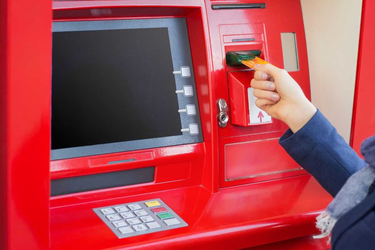 prelievo contanti prelievo contanti: scatta il controllo delle Autorità