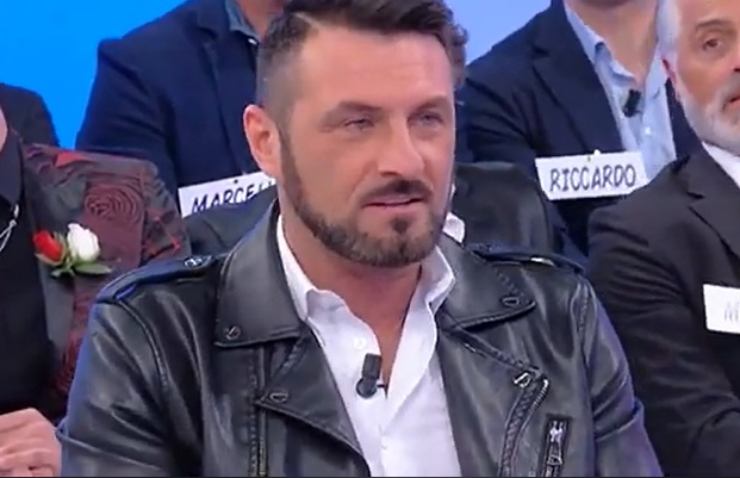 maria de filippi uomini e donne sagoma uomo