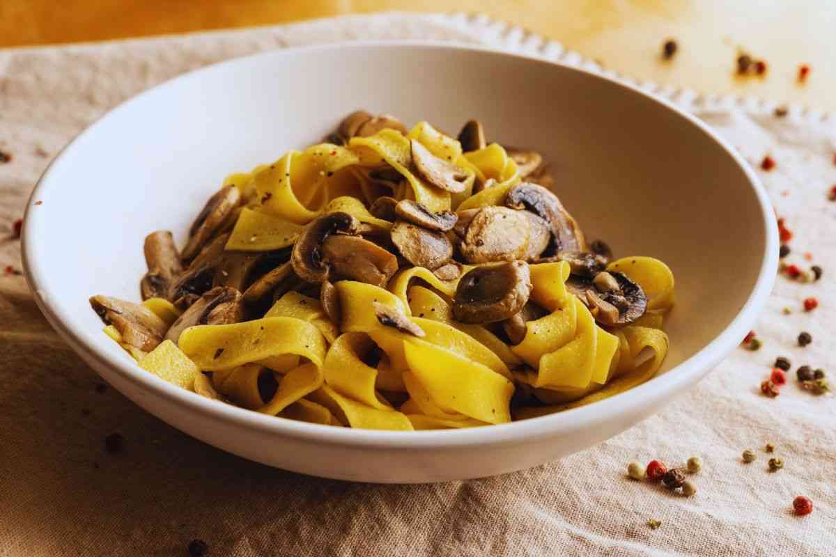 tagliatelle funghi come fare le tagliatelle ai funghi